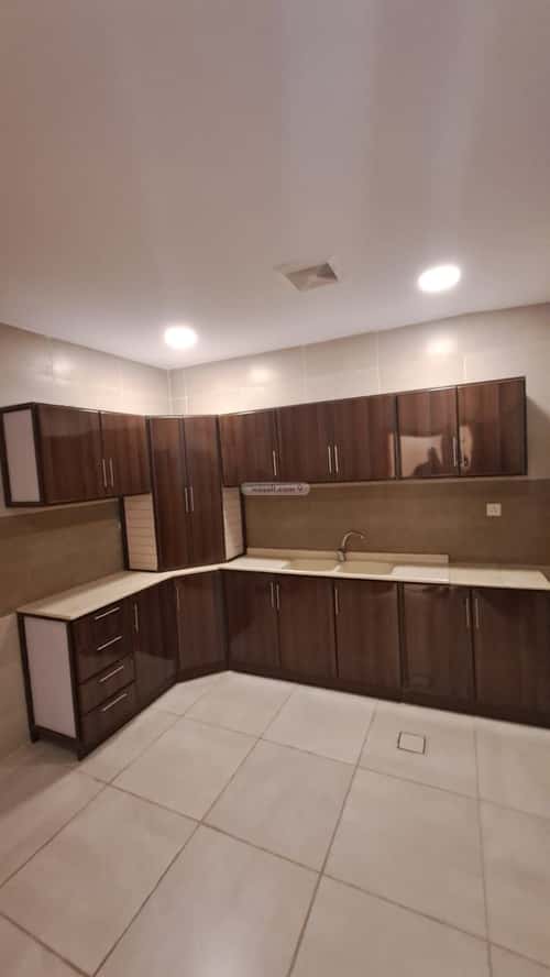 Building 1090 SQM Facing East Ar Rawdah, North Jeddah, Jeddah
