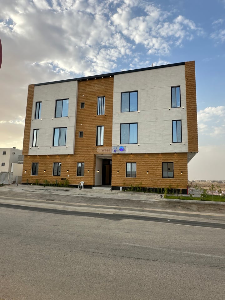 Building 750 SQM Facing South Dhahrat Laban, West Riyadh, Riyadh