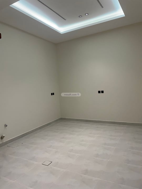 Floor 900 SQM with 4 Bedrooms Al Awaly, West Riyadh, Riyadh