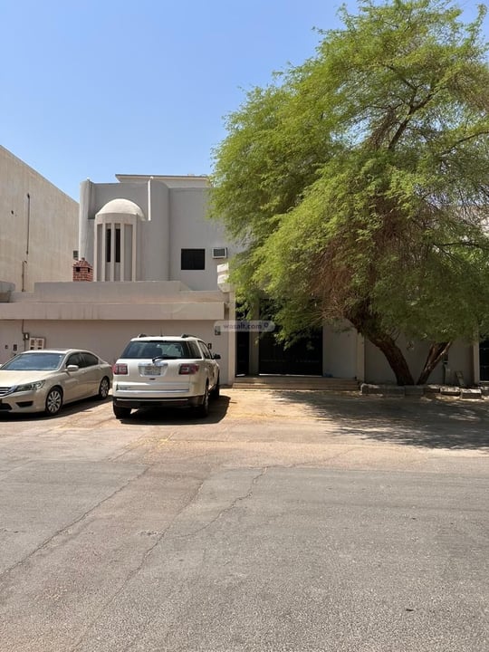 Villa 500 SQM Facing East on 20m Width Street Al Hamra, East Riyadh, Riyadh