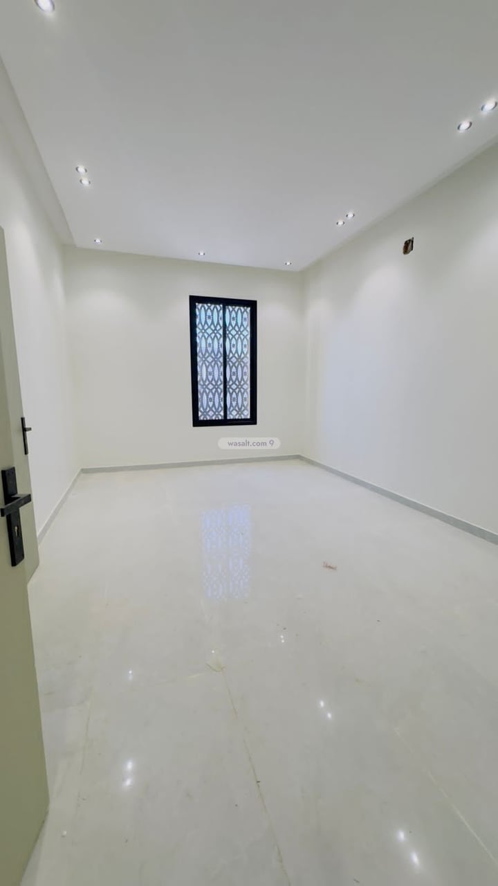 Floor 173.33 SQM with 5 Bedrooms Al Janadriyah, East Riyadh, Riyadh