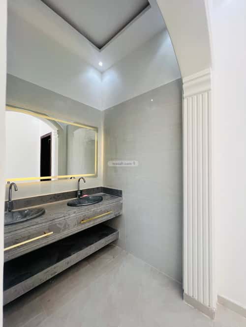 Floor 229.45 SQM with 5 Bedrooms Al-Aziziyah, South Riyadh, Riyadh