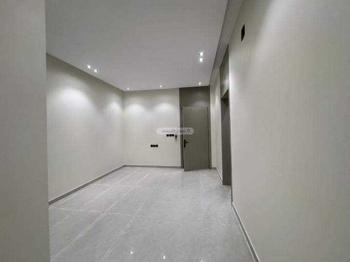 Floor 173.33 SQM with 5 Bedrooms Al Janadriyah, East Riyadh, Riyadh