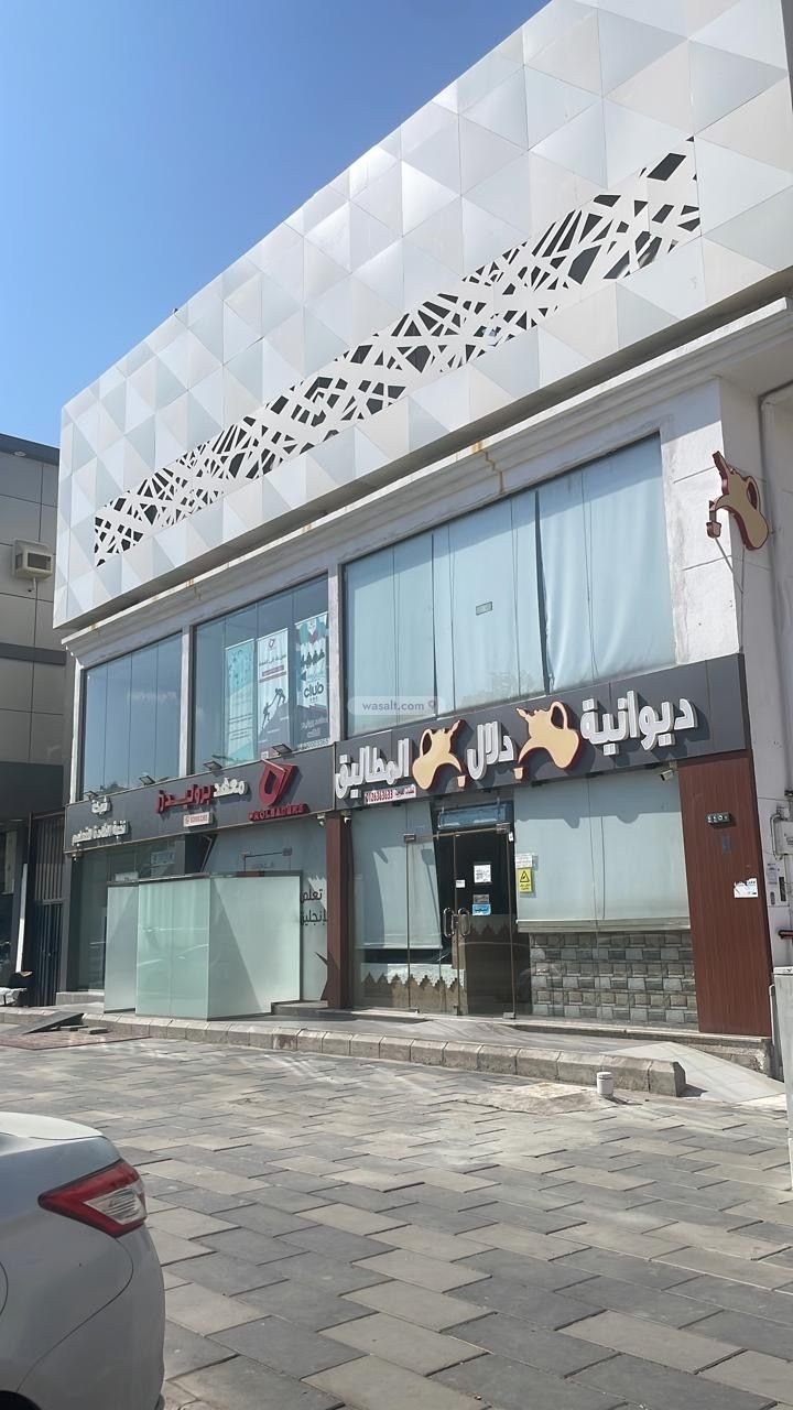 Building 600 SQM with 3 Floors Facing South Al Hamadaniyah, East Jeddah, Jeddah