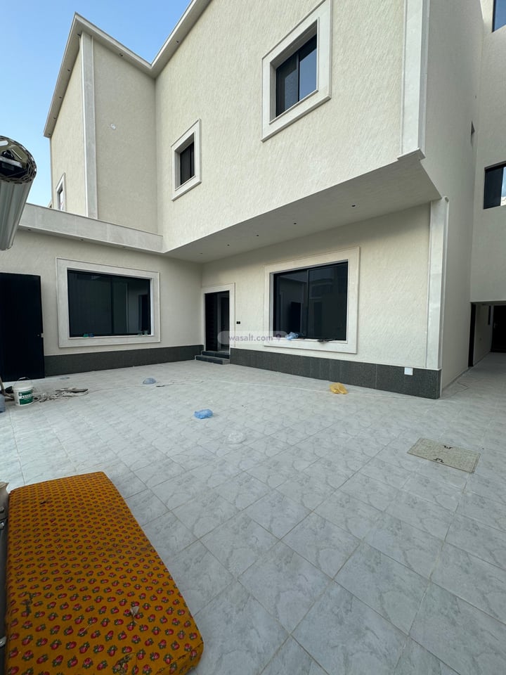 Villa 500 SQM with 2 Apartments Facing West Aqraba', Al Jubaylah