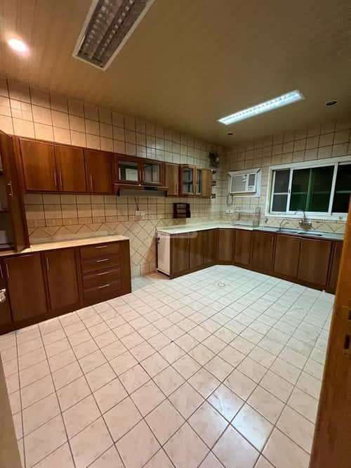 Floor 500 SQM with 5 Bedrooms Al-Malqa, North Riyadh, Riyadh
