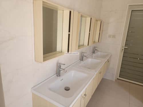 Villa 900 SQM Facing South on 15m Width Street King Fahd, Eanizah