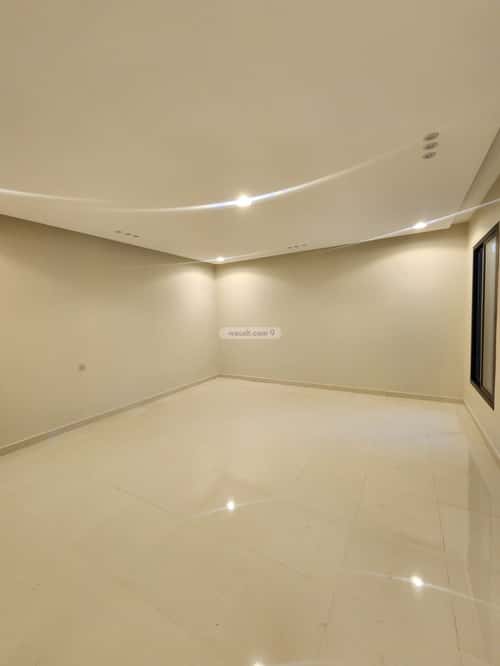 فيلا 900 متر مربع جنوبية على شارع 15م الملك فهد، عنيزة