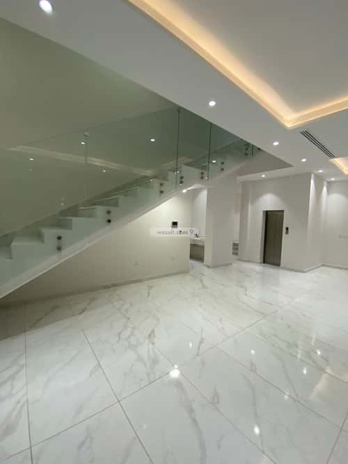 فيلا 500 متر مربع غربية على شارع 40م البحيرة، الخبر