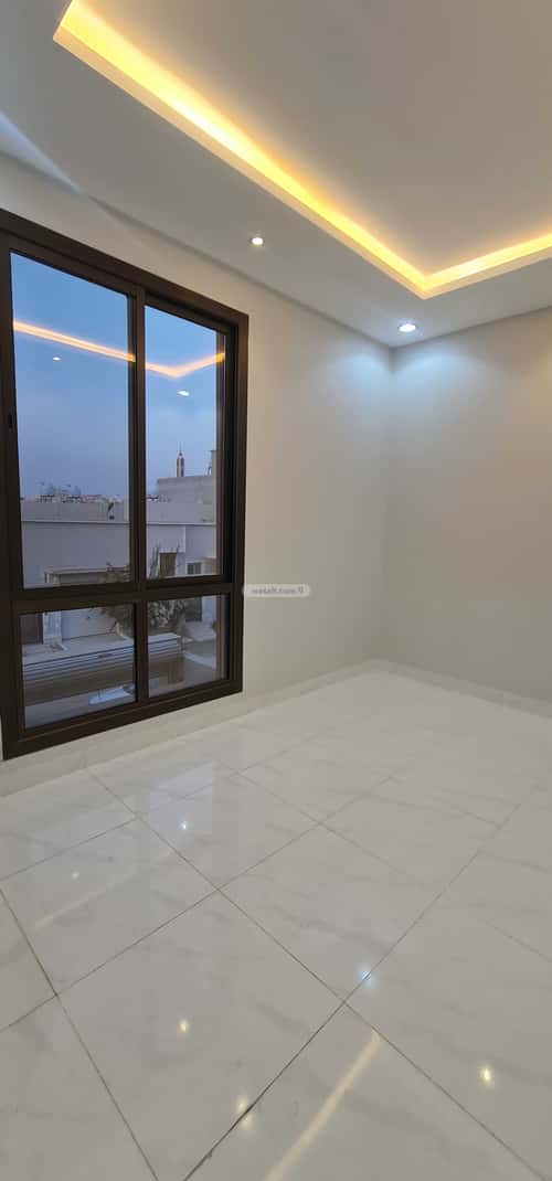 فيلا 310 متر مربع غربية على شارع 20م الجامعيين، خميس مشيط
