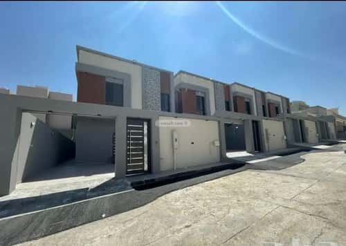 فيلا 310 متر مربع غربية على شارع 20م الجامعيين، خميس مشيط