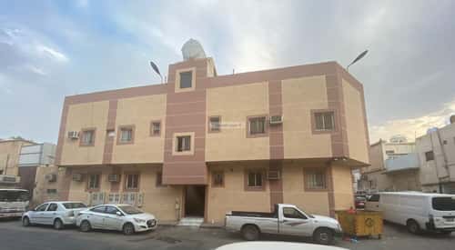عمارة 374.5 متر مربع واجهة شمالية عتيقة، وسط الرياض، الرياض