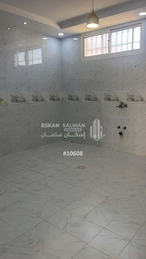 فيلا 330 متر مربع شمالية على شارع 15م الودي، حائل