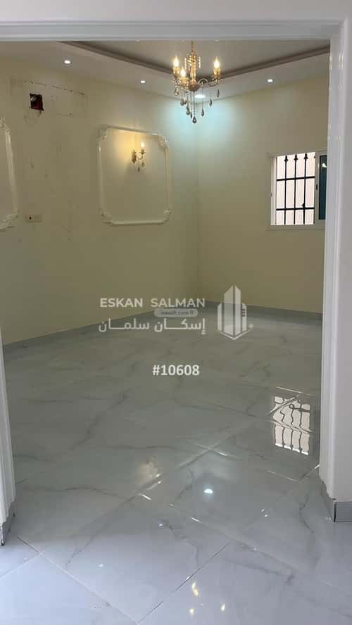 فيلا 330 متر مربع شمالية على شارع 15م الودي، حائل