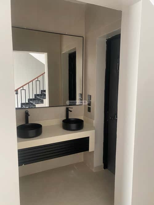 فيلا 250 متر مربع غربية على شارع 15م المصيف، القطيف