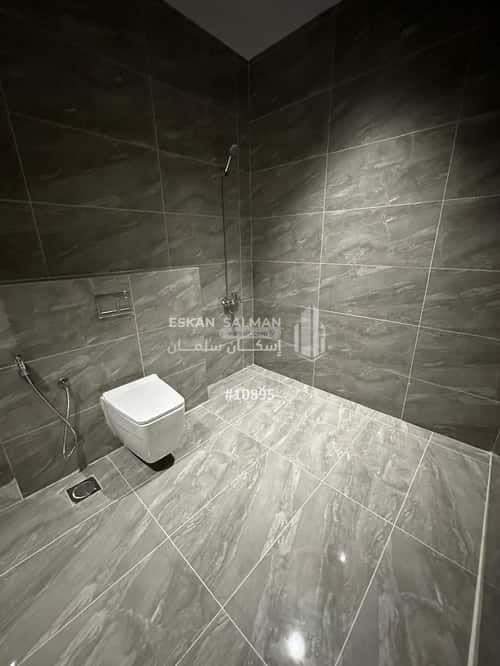 فيلا 300 متر مربع جنوبية على شارع 25م الشراع، شمال جدة، جدة