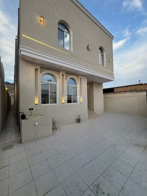 Villa 447 SQM Facing South on 25m Width Street Gourana, Makkah Al Mukarramah