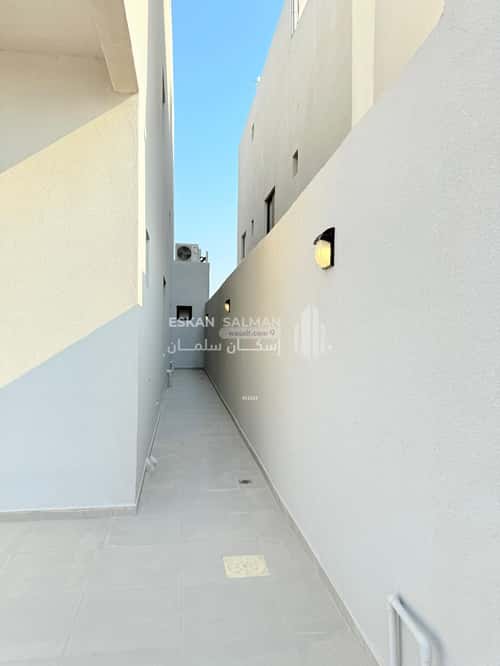 فيلا 472.7 متر مربع غربية على شارع 18م البحر، الخبر