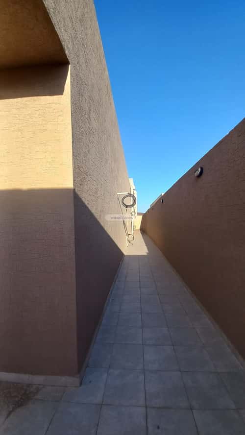 Floor 448.06 SQM with 7 Bedrooms Haya Al Aziziyah, Madinah