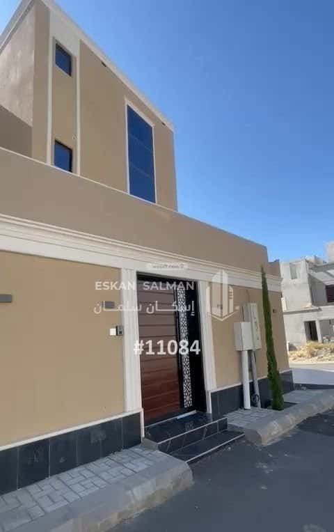 فيلا 490.97 متر مربع ثلاثة شوارع على شارع 18م الإسكان، خميس مشيط