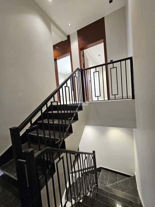 Floor 244 SQM with 5 Bedrooms Al-Janadriyah, East Riyadh, Riyadh