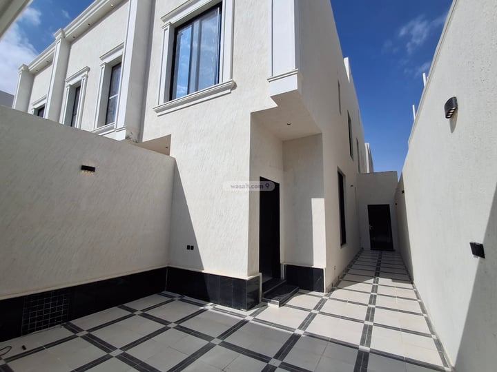 Floor 244.91 SQM with 5 Bedrooms Al Janadriyah, East Riyadh, Riyadh