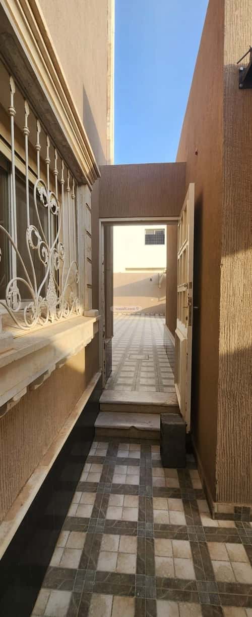 فيلا 820 متر مربع غربية على شارع 21م الاحتفالات، الرس
