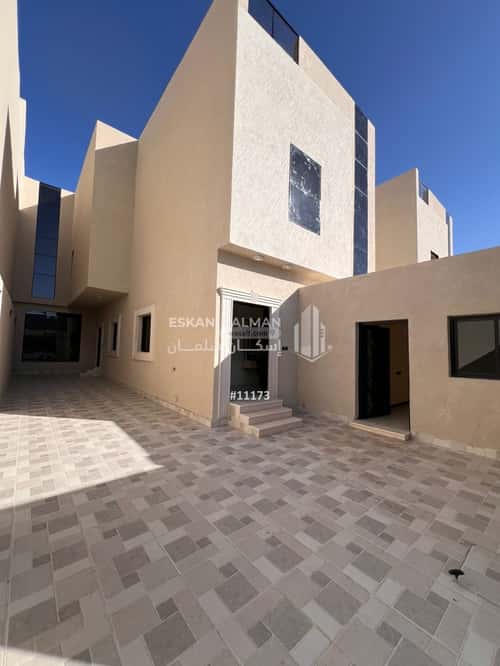 Villa 300 SQM Facing West on 18m Width Street Al Anahi, Madinah