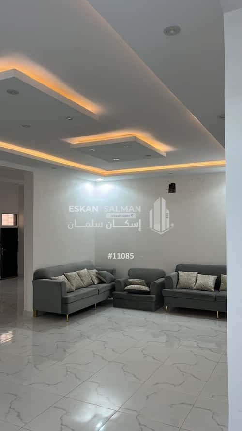 فيلا 308 متر مربع غربية على شارع 15م النقيب الشمالي، بريدة