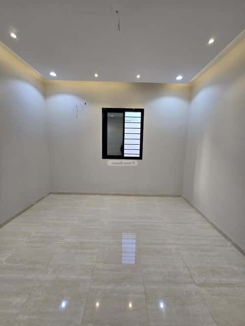 فيلا 450 متر مربع غربية على شارع 18م وادي جليل، الطائف