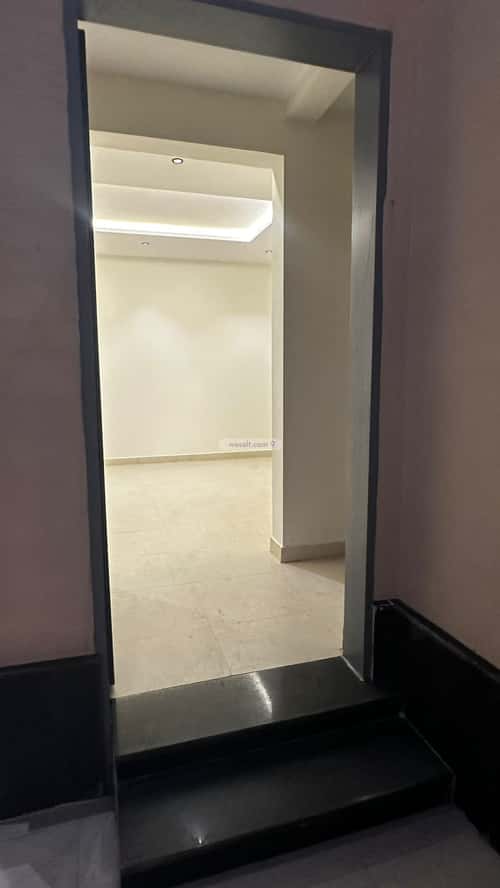 Floor 500 SQM with 5 Bedrooms Shubra, West Riyadh, Riyadh