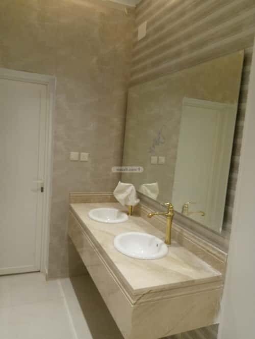 فيلا 350 متر مربع شرقية على شارع 20م الروضة، سراة عبيدة