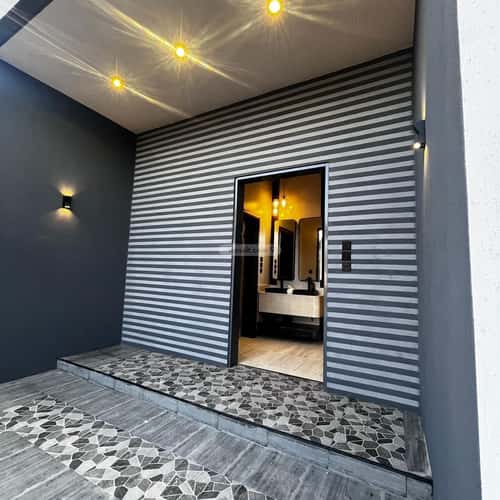 فيلا 336 متر مربع شرقية على شارع 20م الروضة، سراة عبيدة