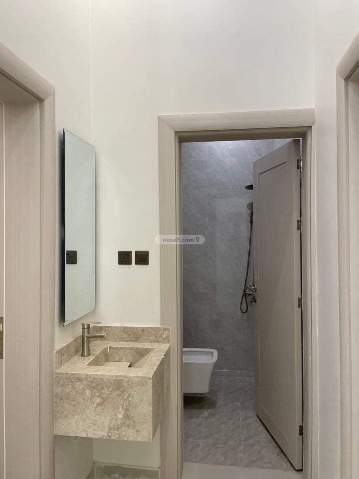 Floor 176.67 SQM with 5 Bedrooms Al Janadriyah, East Riyadh, Riyadh