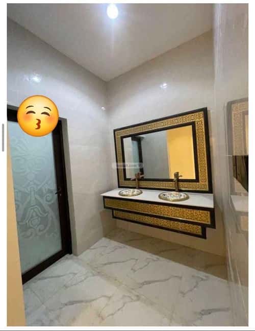 فيلا 500 متر مربع شمالية على شارع 30م الوادي، حفر الباطن