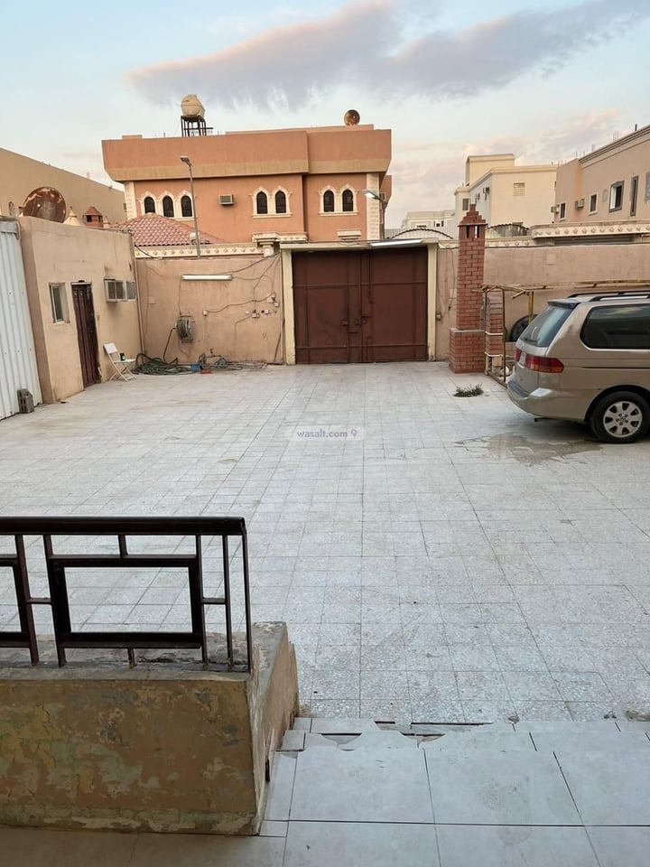 Villa 875 SQM Facing East on 10m Width Street West Naseem, East Riyadh, Riyadh