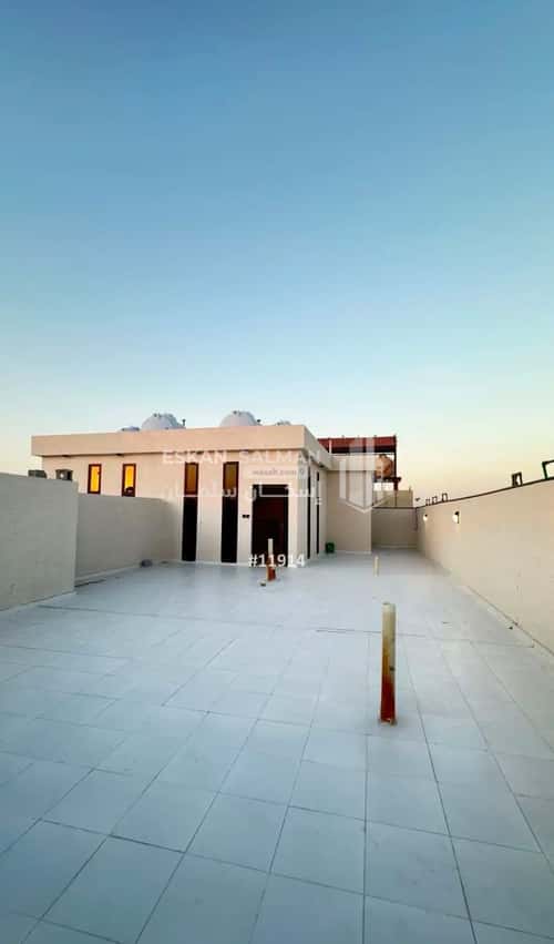 فيلا 300 متر مربع شمالية على شارع 18م الأمانة، الدمام