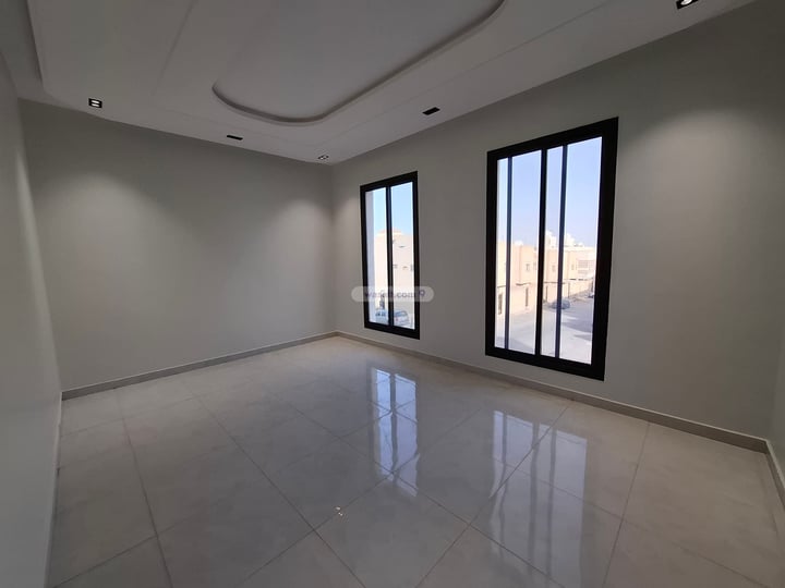 Floor with 5 Bedrooms Al Hazm, West Riyadh, Riyadh