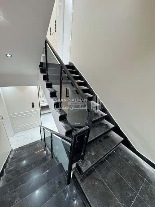 فيلا 252.64 متر مربع شرقية على شارع 12م ريحه، الطائف