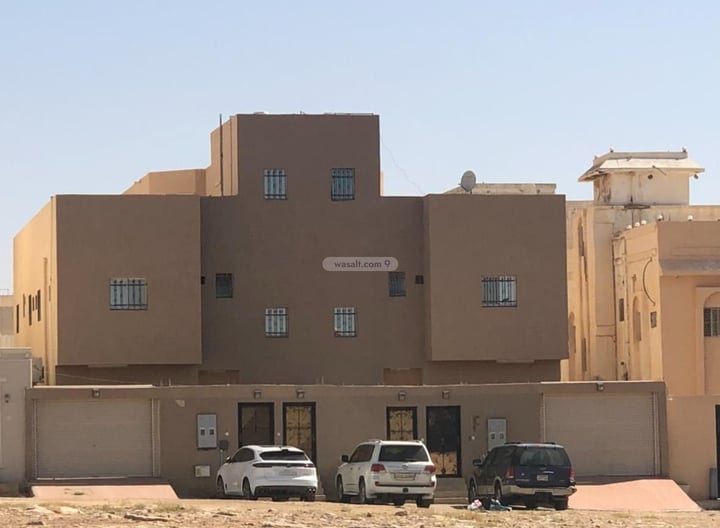 Building 500 SQM with 2 Floors Facing West Al Fayziyah, Buraidah