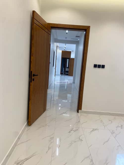 Floor 241.85 SQM with 6 Bedrooms Al-Janadriyah, East Riyadh, Riyadh