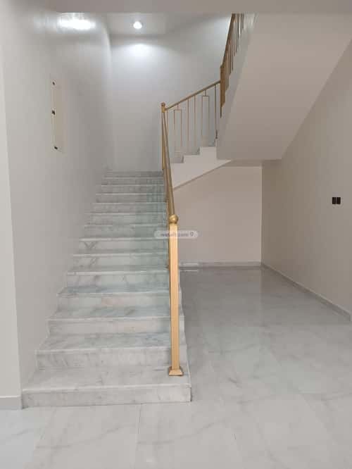 فيلا 500 متر مربع شمالية على شارع 20م القادسية، البدائع