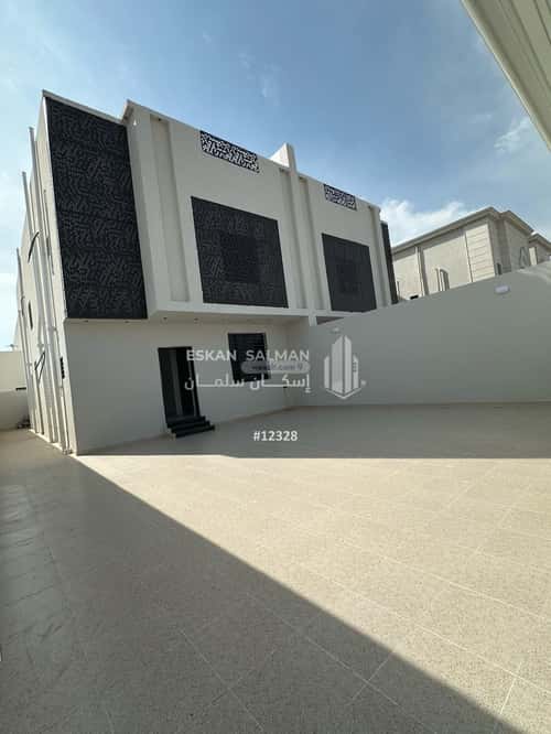 فيلا 303.73 متر مربع شرقية على شارع 15م السليمانية، الطائف