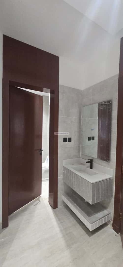 Floor 186.29 SQM with 5 Bedrooms Okaz, South Riyadh, Riyadh