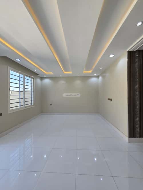 فيلا 239 متر مربع جنوبية على شارع 20م الزهور، أبها