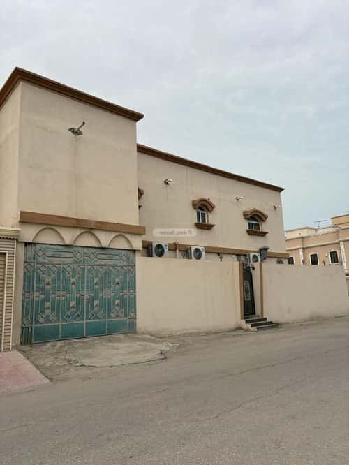 فيلا 483.22 متر مربع شرقية على شارع 12م الزهور، القطيف