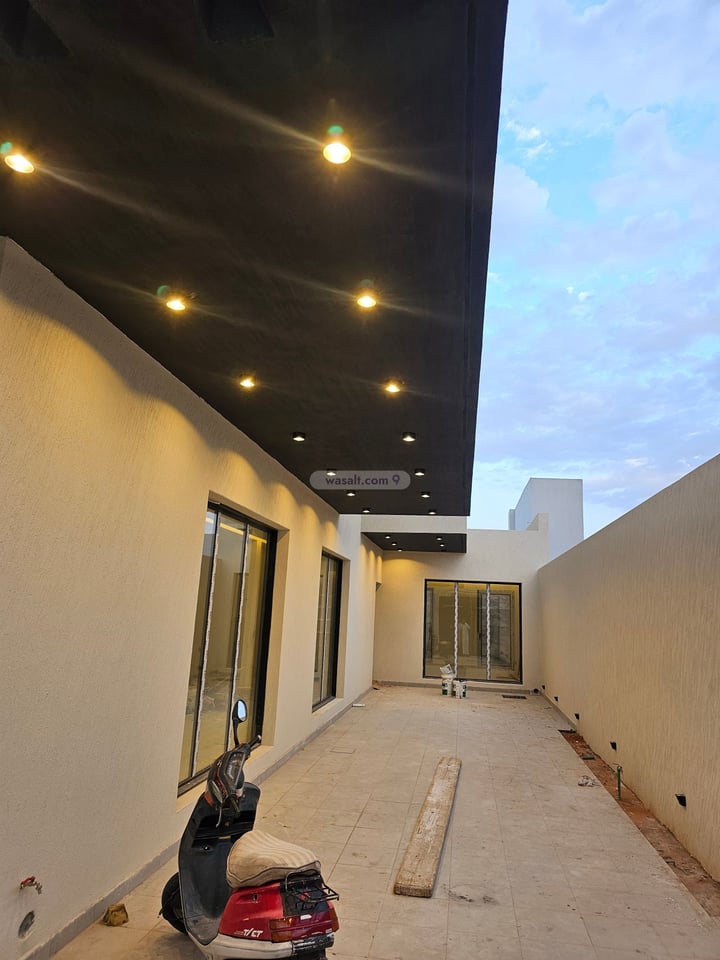 Villa 300 SQM Facing West on 15m Width Street Al Yarmuk, East Riyadh, Riyadh