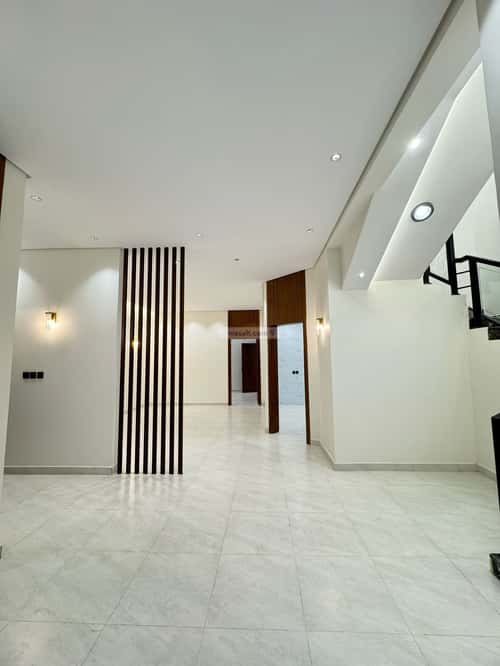 فيلا 295 متر مربع غربية على شارع 20م الزهور، أبها