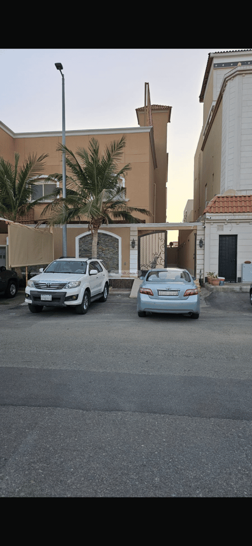 فيلا 895.5 متر مربع جنوبية شرقية على شارع 16م الشراع، شمال جدة، جدة