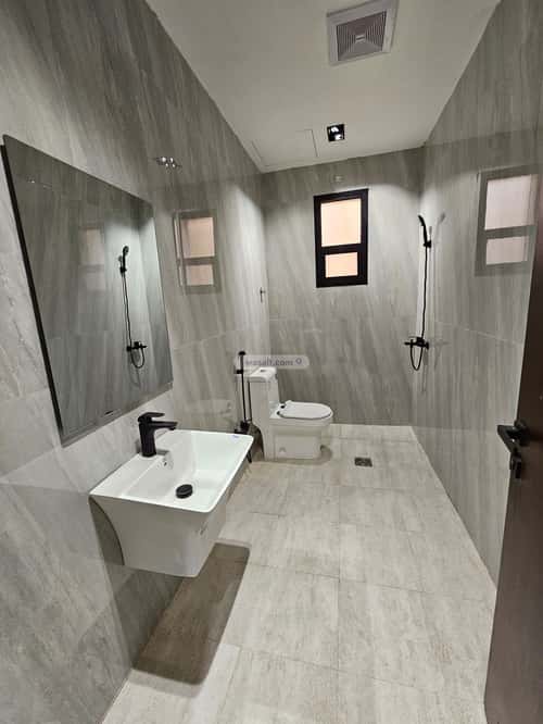 Floor with 5 Bedrooms Al-Janadriyah, East Riyadh, Riyadh